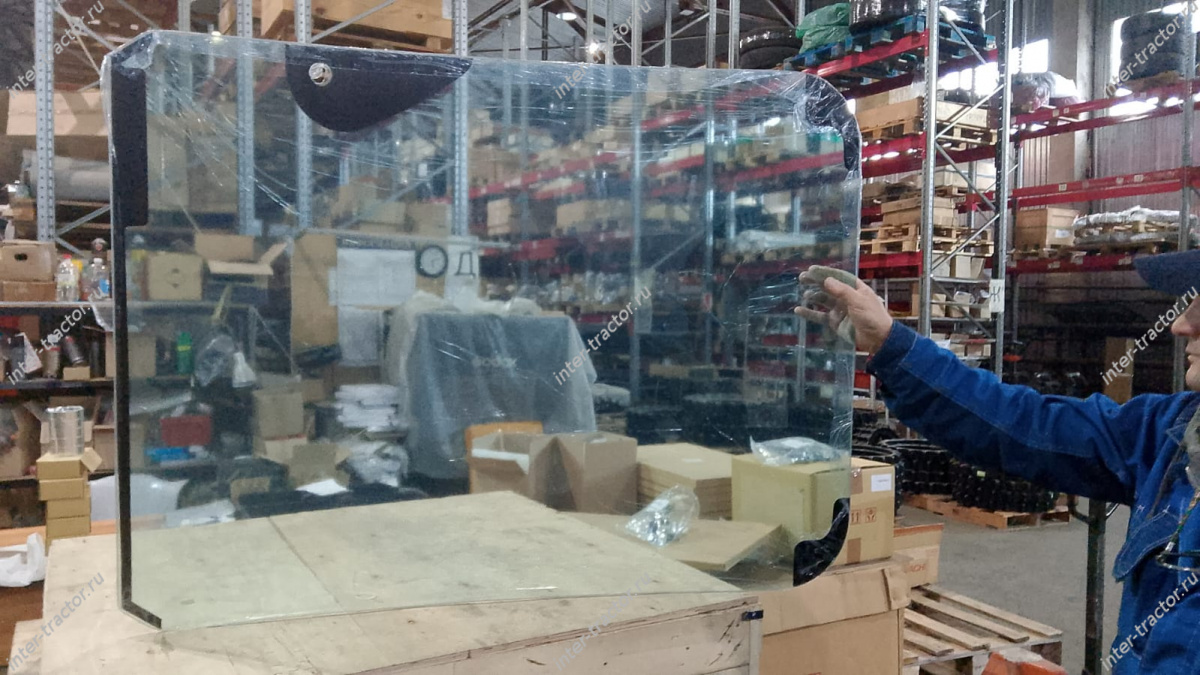 YA00001495:Стекло лобовое (с отверстием 30мм.)